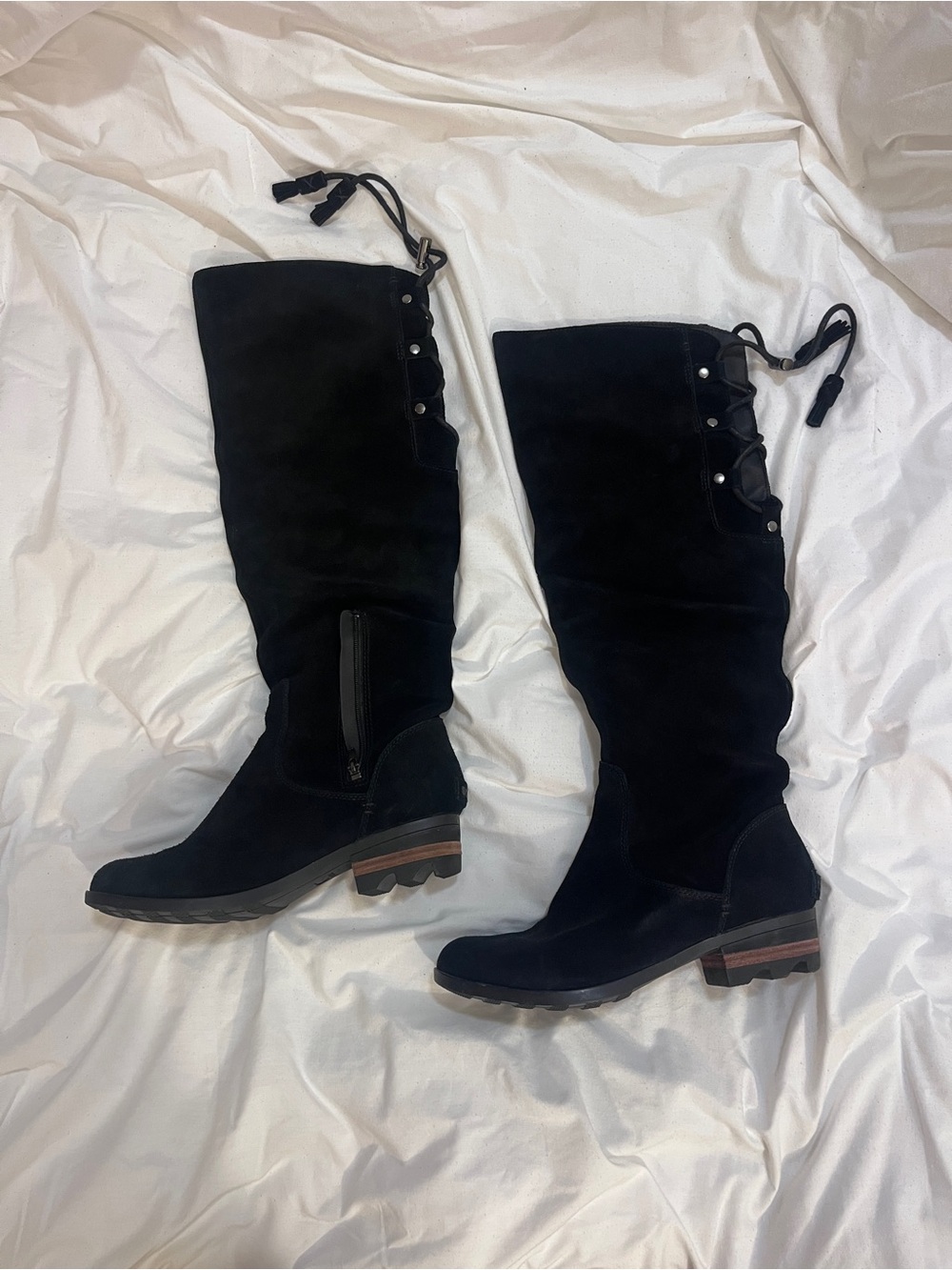 Sorel Black Knee-High Lace-Up Suede Boots. Size 8